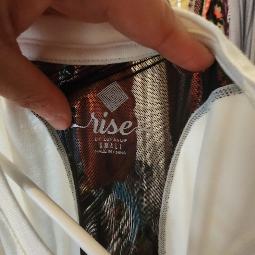 NWT Lularoe Rise Work Out Tank Top Size Small - Picture 3 of 3